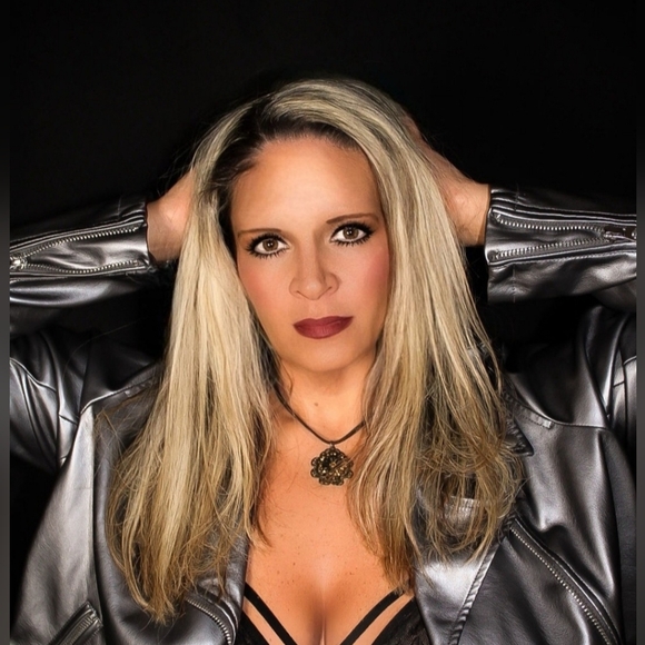 Meet your Posher, Deliska. - Picture 9 of 12